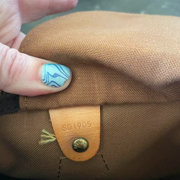 Authentic Louis Vuitton Monogram Speedy 30 - Picture 10 of 14